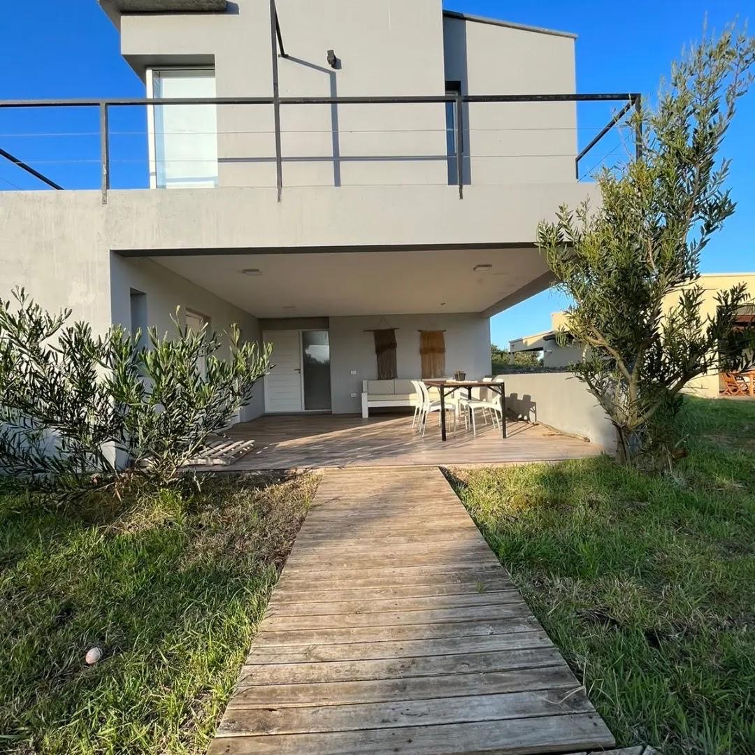 84f4b1ab-4343-4309-9990-93dfdfa480cb